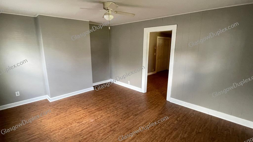 211 N Lewis St - Photo 2 of 9