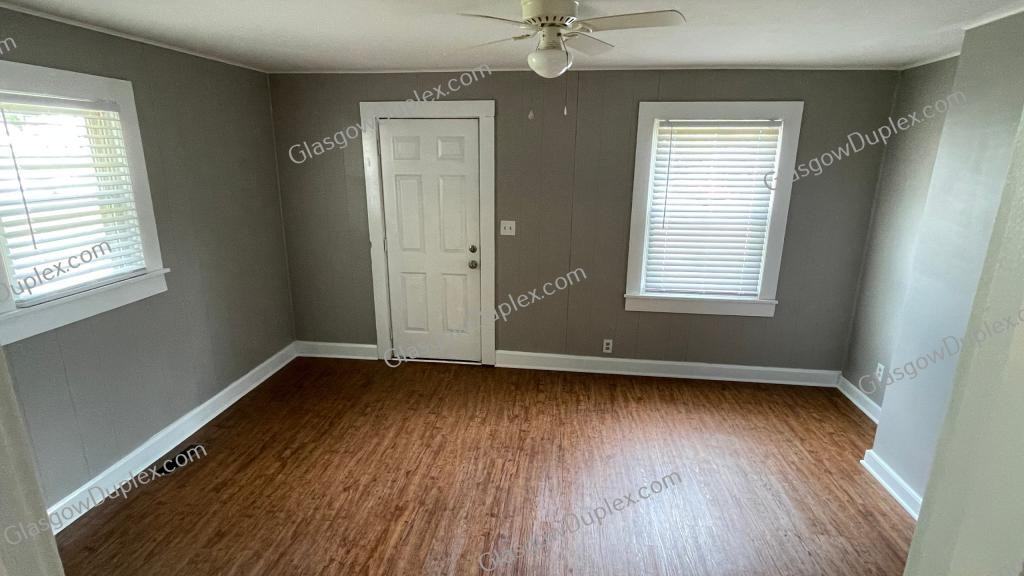 211 N Lewis St - Photo 3 of 9