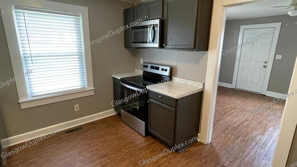 211 N Lewis St - Photo 5 of 9