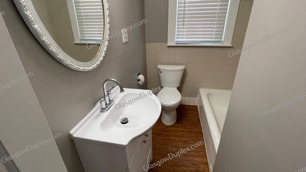 211 N Lewis St - Photo 7 of 9