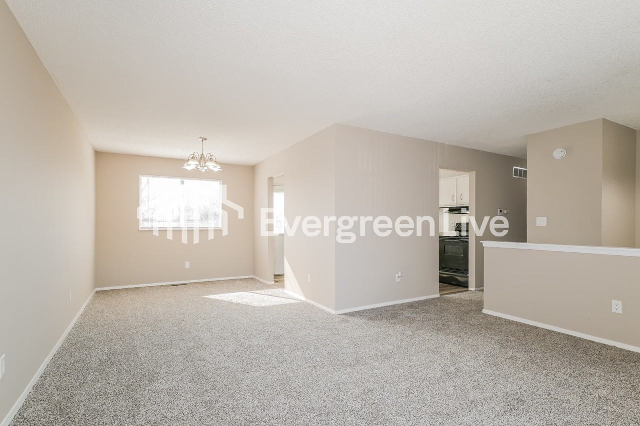 2505 Littlefield Dr - Photo 3 of 15