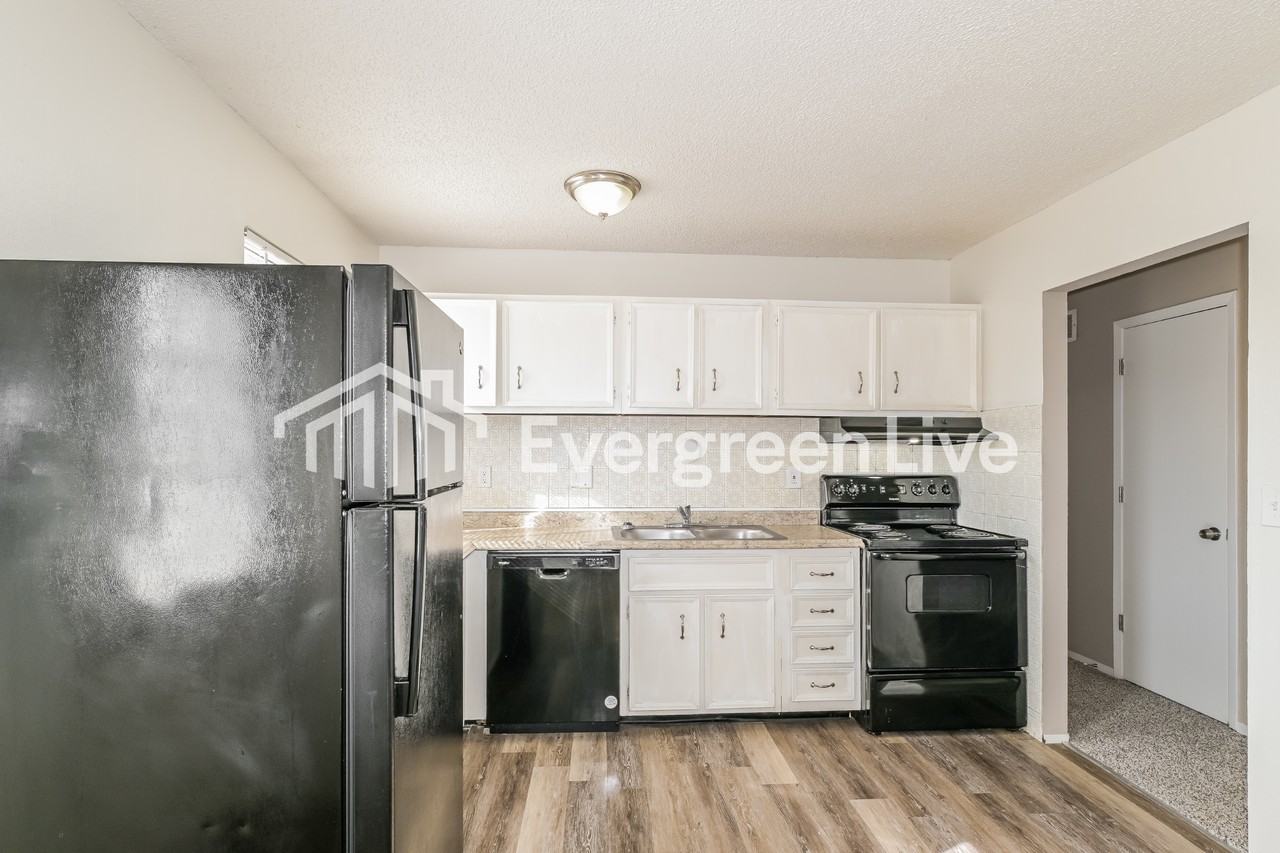 2505 Littlefield Dr - Photo 5 of 15