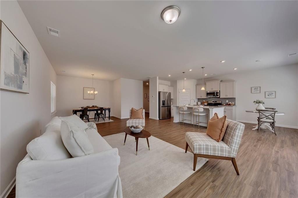 350 Cranston Dr - Photo 2 of 30
