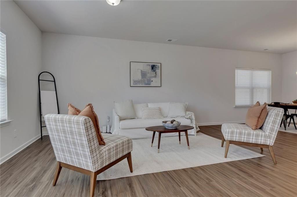 350 Cranston Dr - Photo 3 of 30