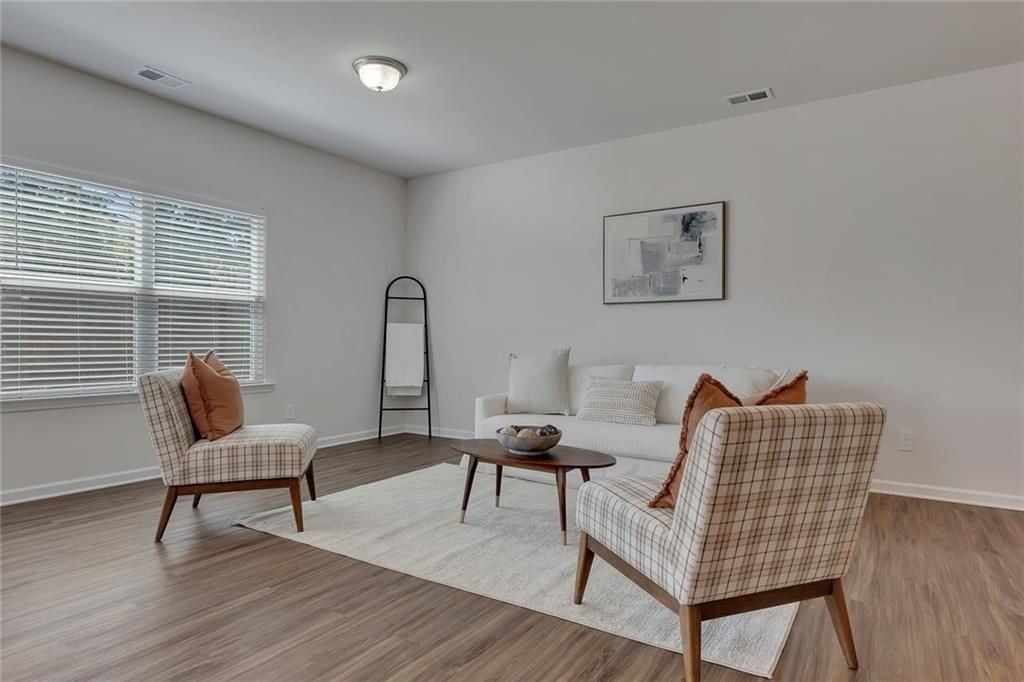 350 Cranston Dr - Photo 4 of 30
