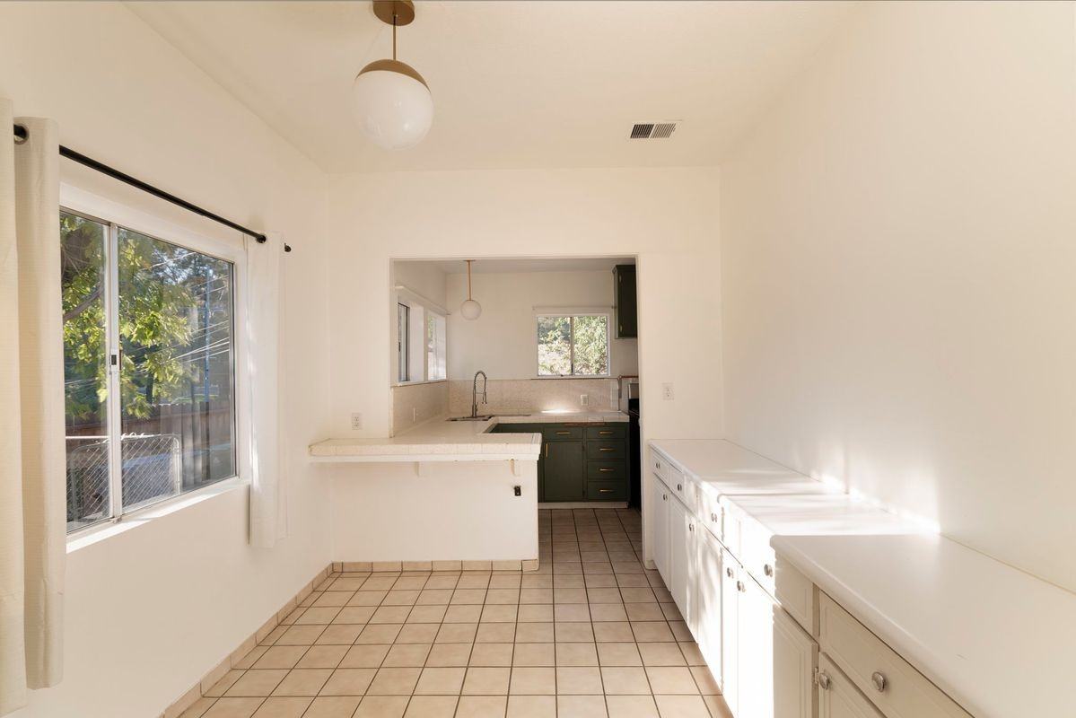 9900 Sunland Blvd - Photo 7 of 21