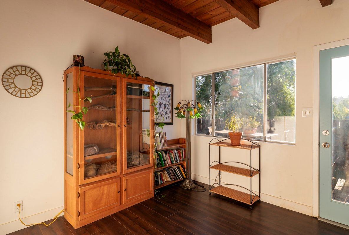 9902 Sunland Blvd - Photo 7 of 16