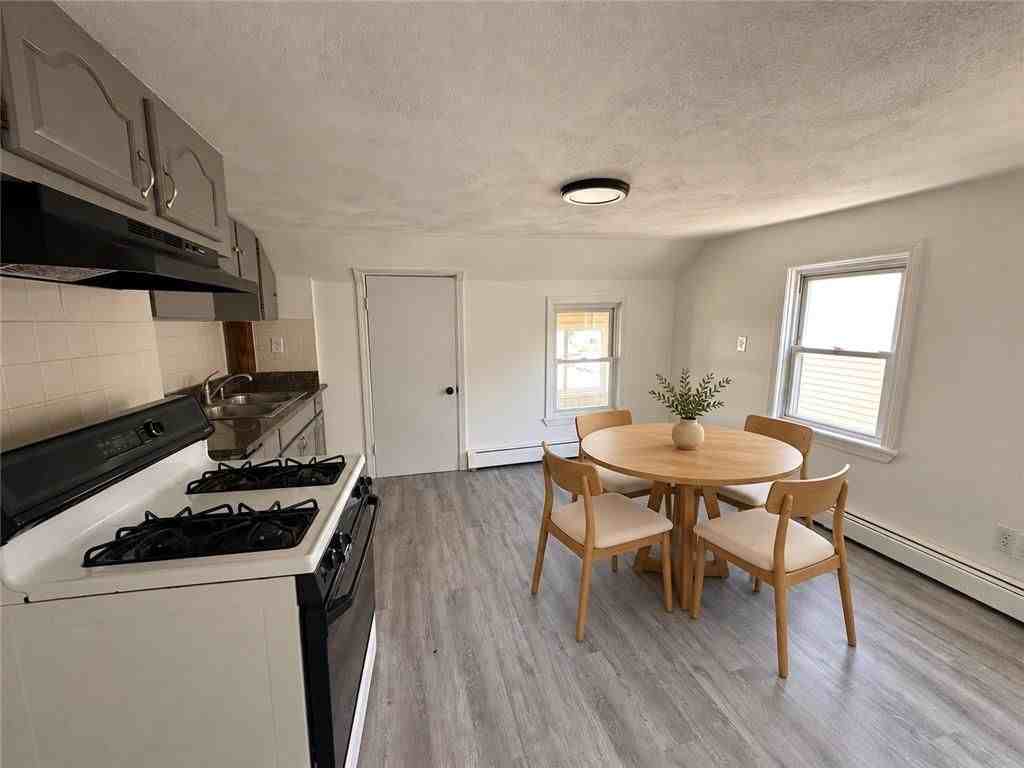 224 Washington St ##2 - Photo 5 of 23