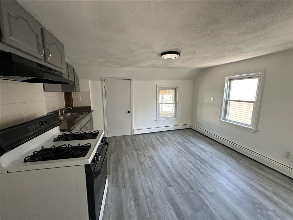 224 Washington St ##2 - Photo 6 of 23