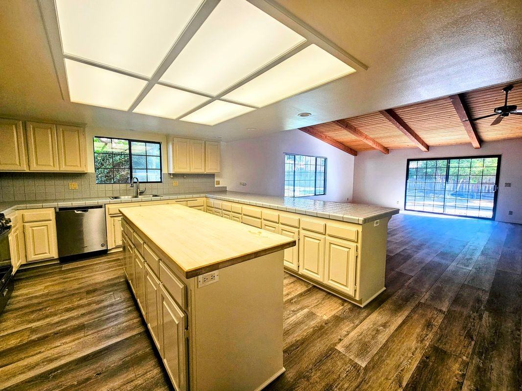 1348 Cheyenne Ln - Photo 2 of 16