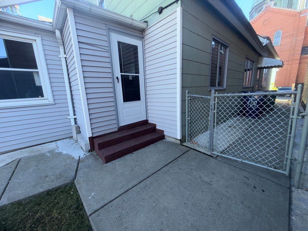 118 Rother Ave - Photo 2 of 16