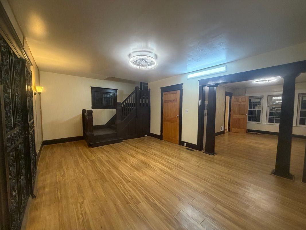194 Jewett Ave - Photo 3 of 15