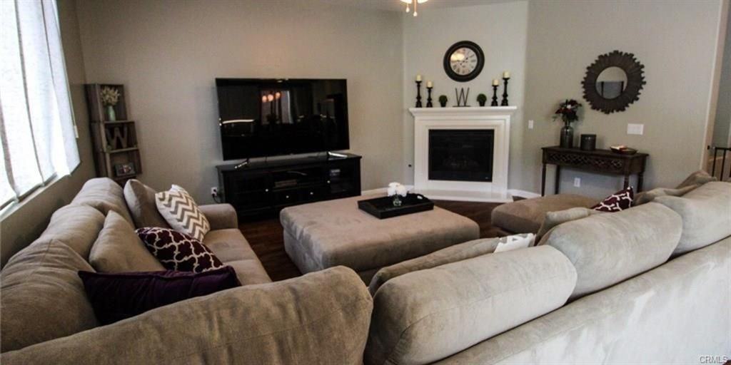 4133 Pearl St - Photo 3 of 15