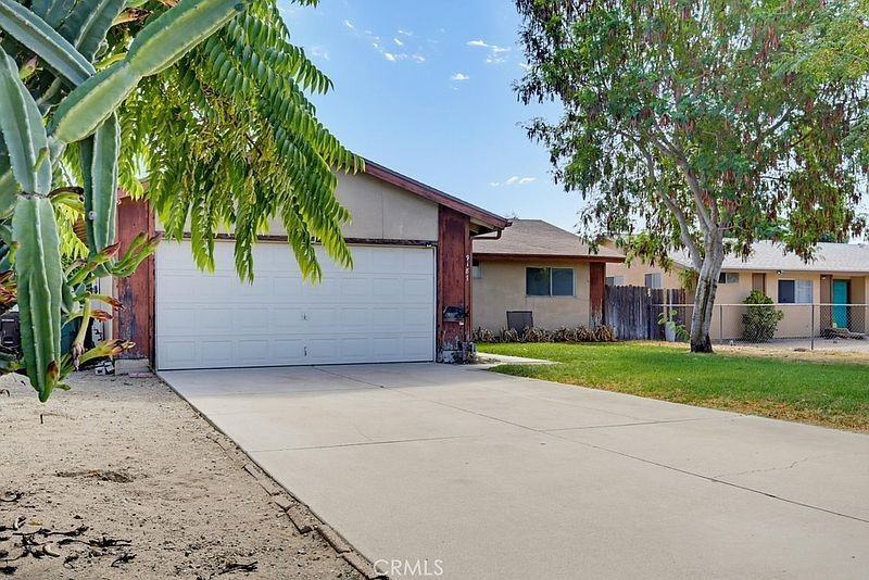 9187 Cypress Ave - Photo 3 of 28