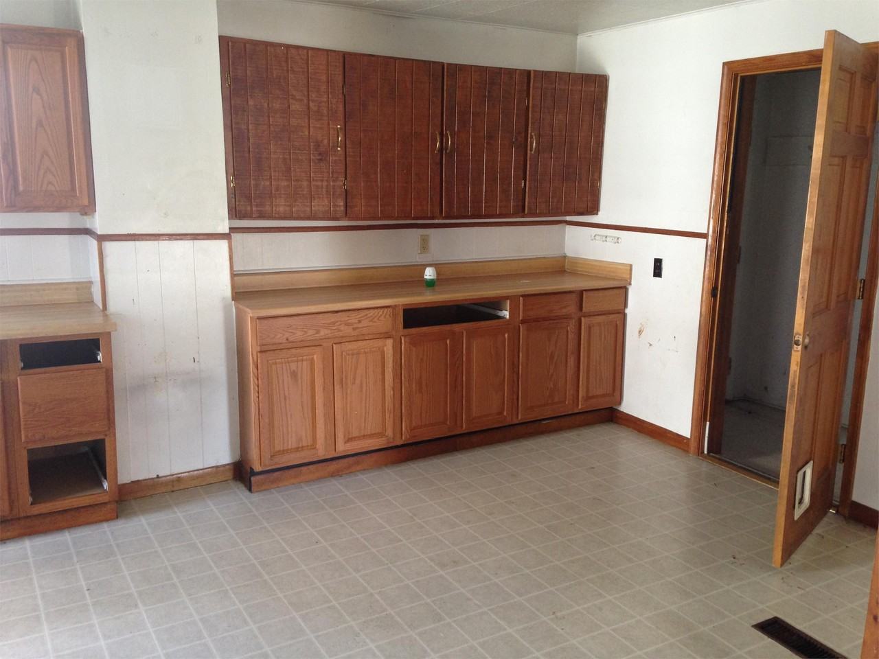 431 E Race St - Photo 5 of 20