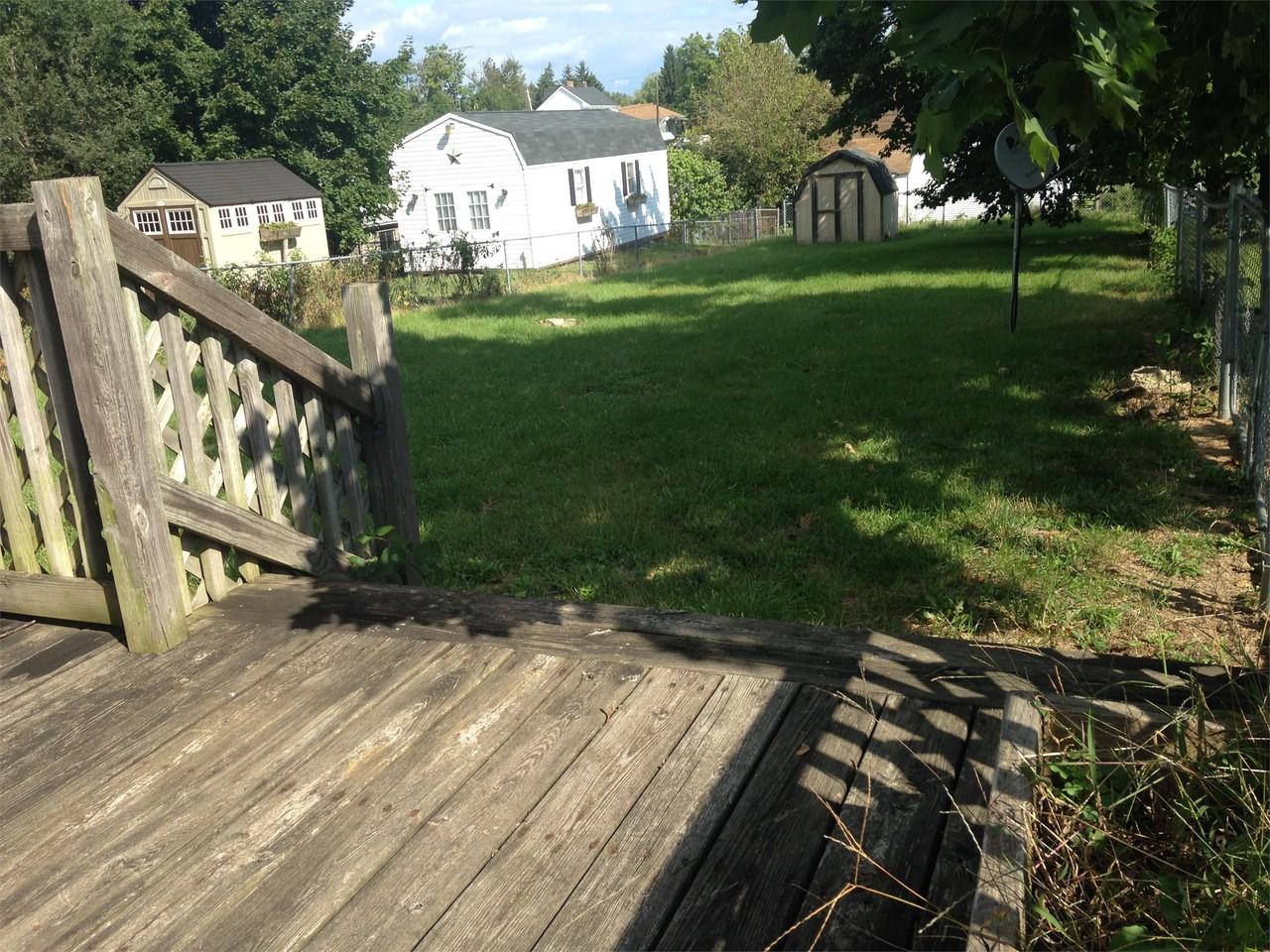 431 E Race St - Photo 6 of 20
