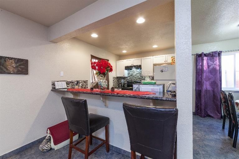 758 S Adler Ave #201 - Photo 3 of 19