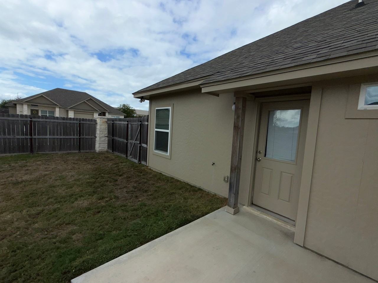631 Wrigley Ln - Photo 3 of 16