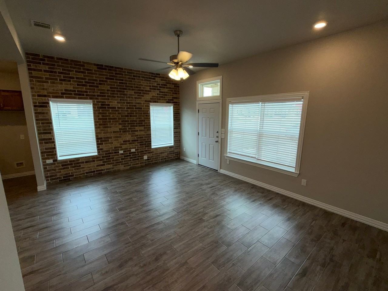 631 Wrigley Ln - Photo 4 of 16