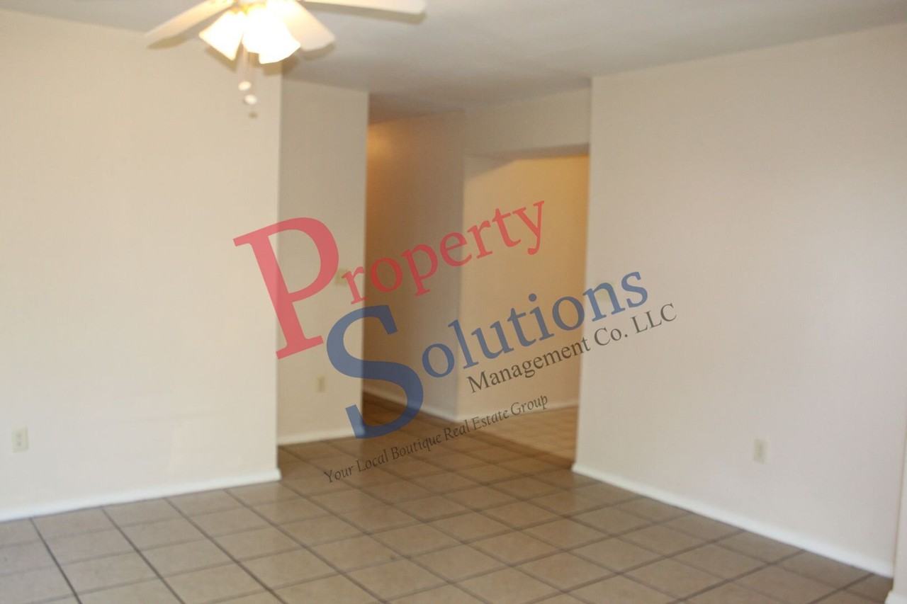 607 Rolling Hills Dr #E - Photo 3 of 21