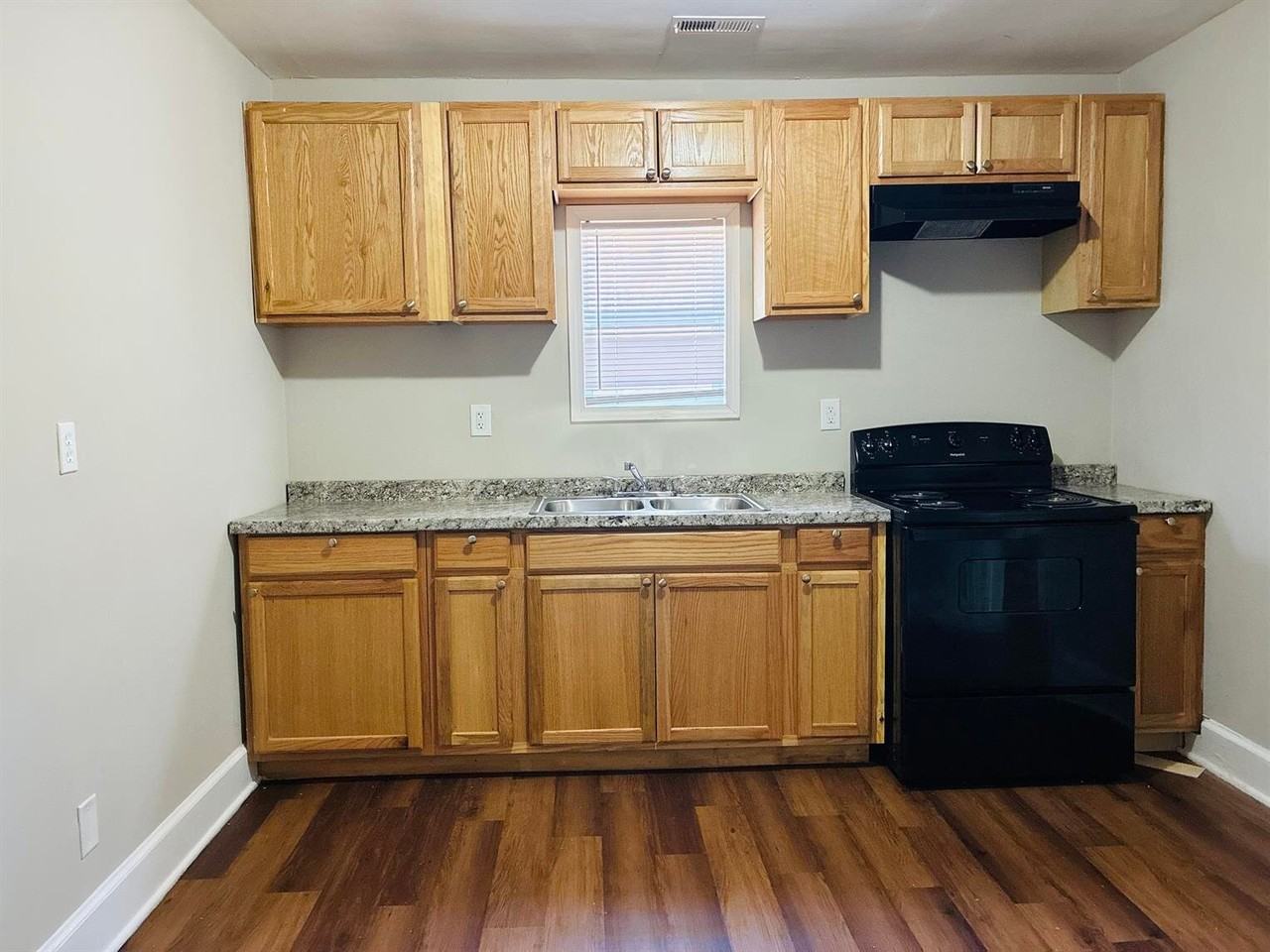 608 Park Ave - Photo 4 of 24
