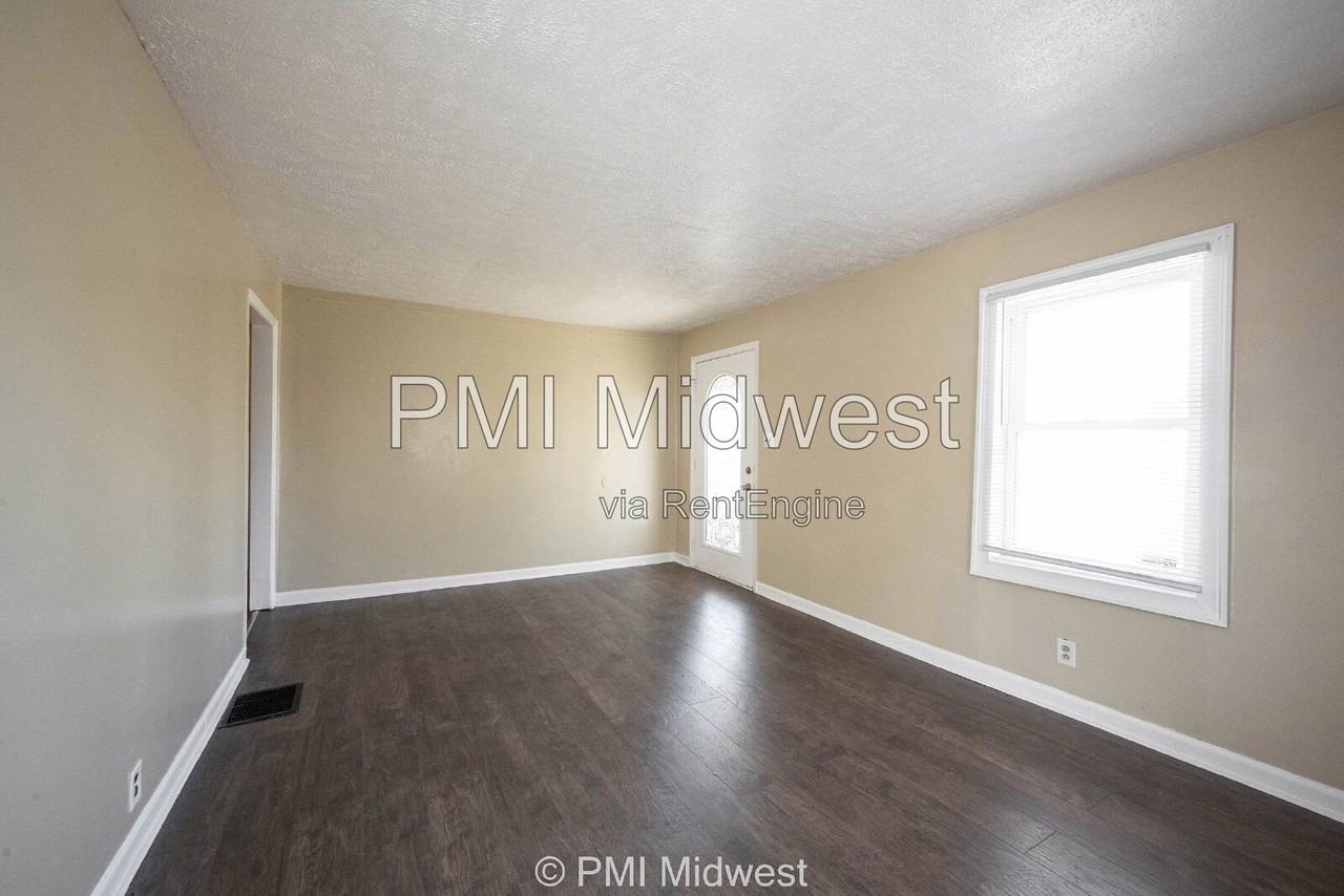 4565 Brookville Rd - Photo 4 of 26