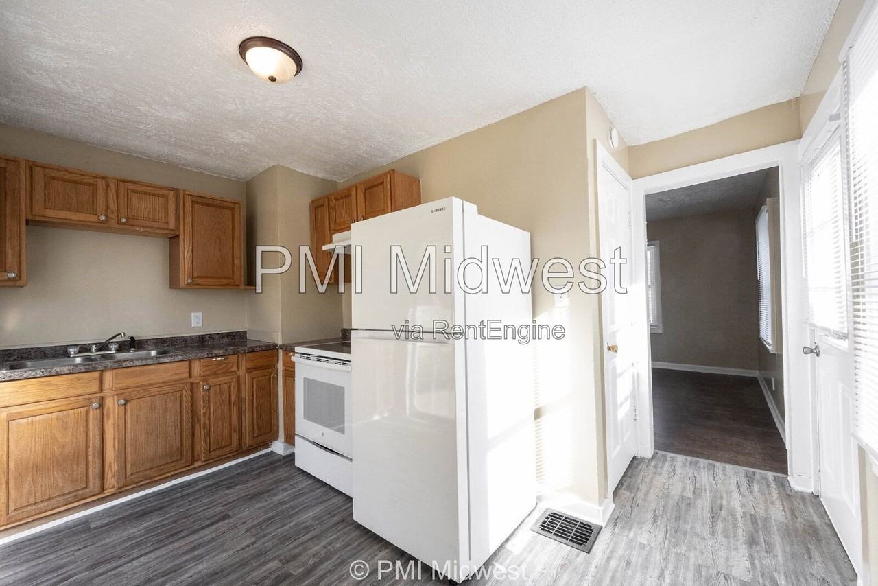 4565 Brookville Rd - Photo 7 of 26