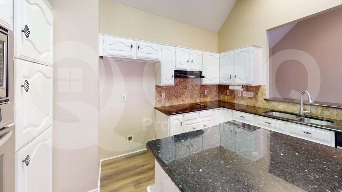 1716 Seminary Dr - Photo 4 of 20