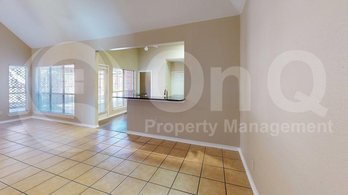 1716 Seminary Dr - Photo 6 of 20