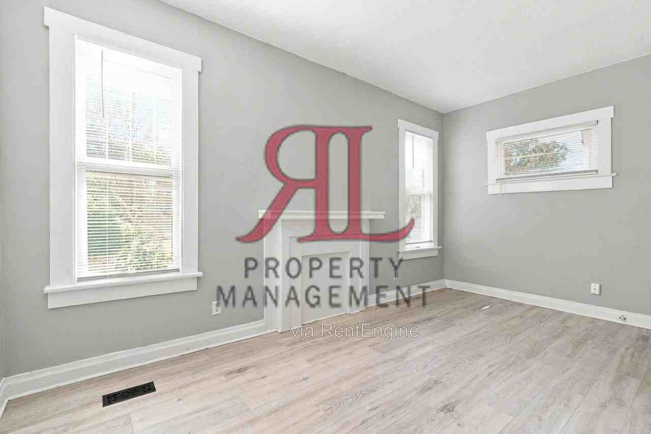 346 Stewart Ave - Photo 4 of 11