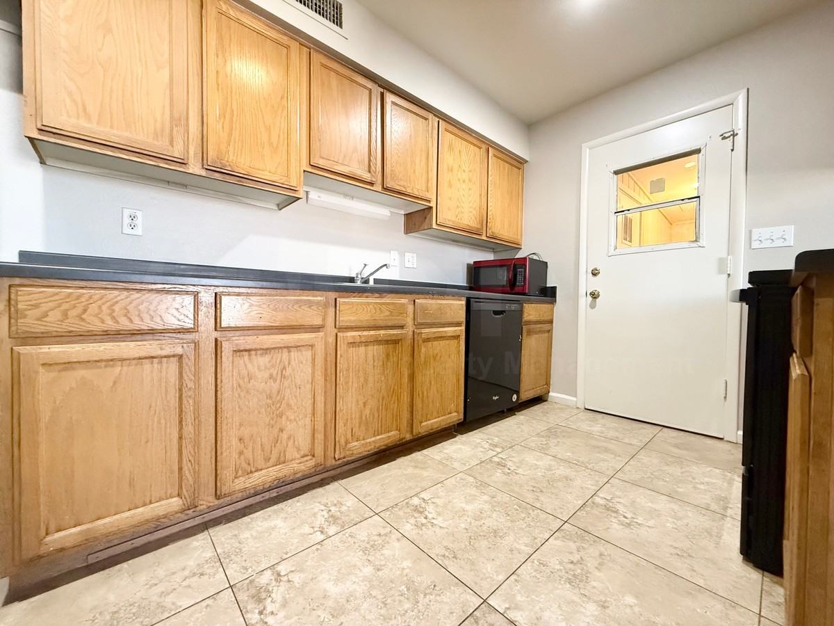 309 N Dobson Rd - Photo 5 of 22