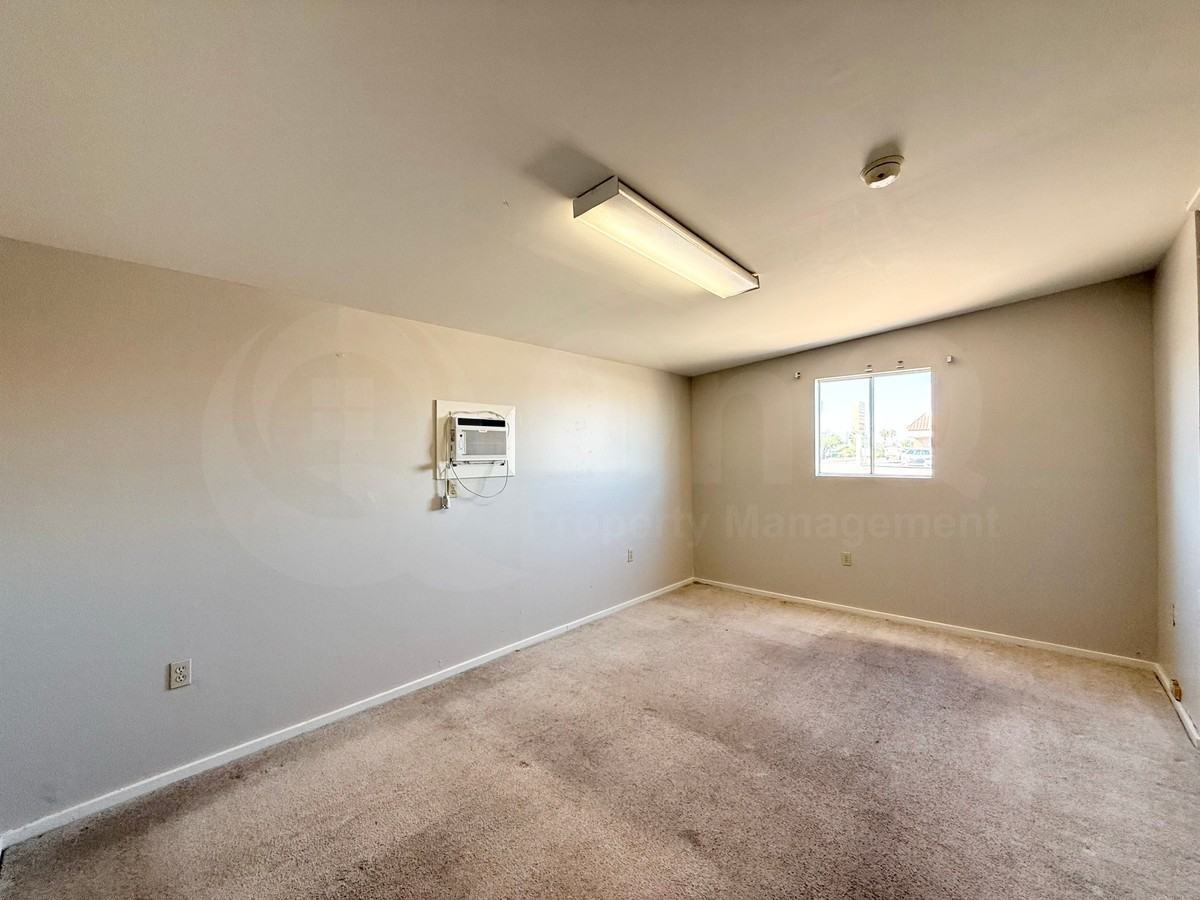 309 N Dobson Rd - Photo 7 of 22