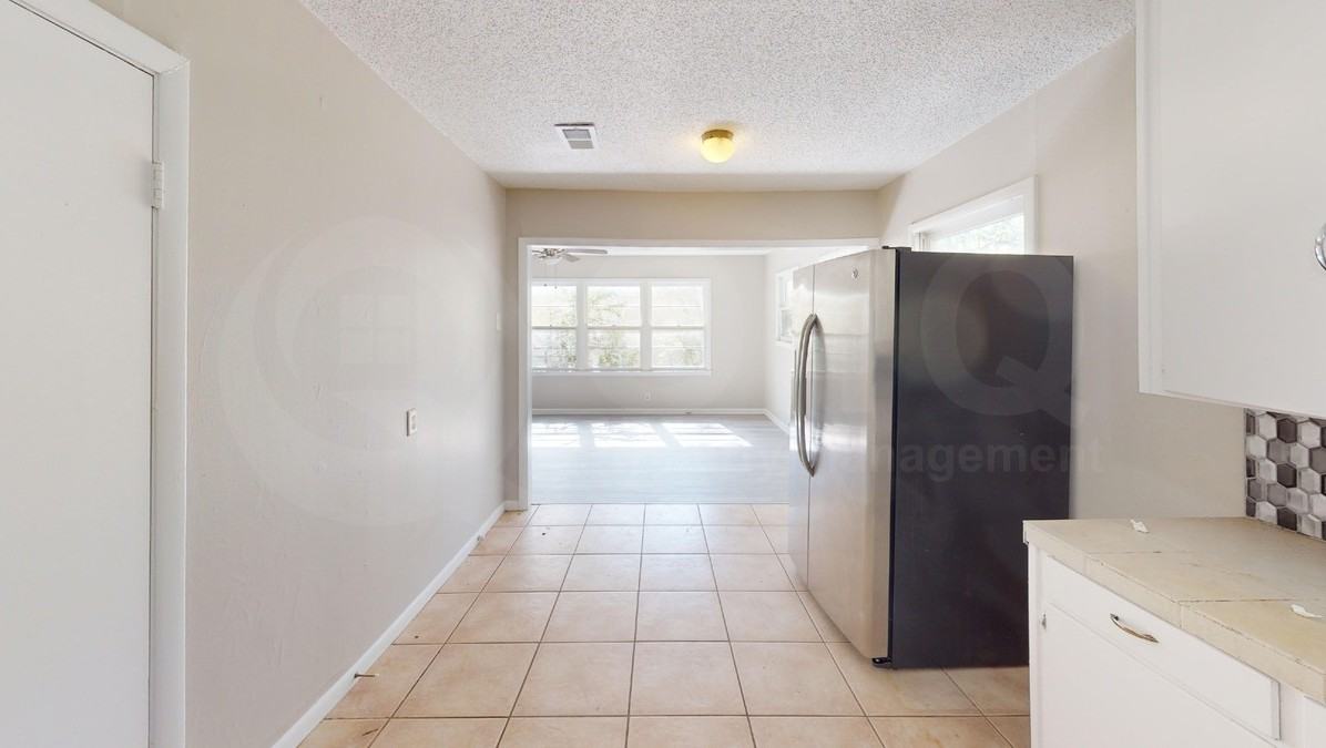 1208 Glenda Dr - Photo 5 of 28