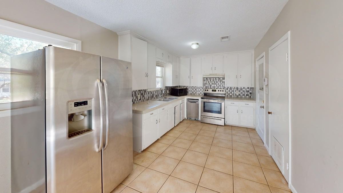 1208 Glenda Dr - Photo 6 of 28