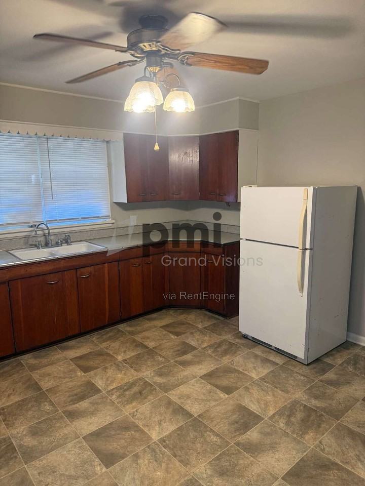 2060 N Water St - Photo 3 of 23