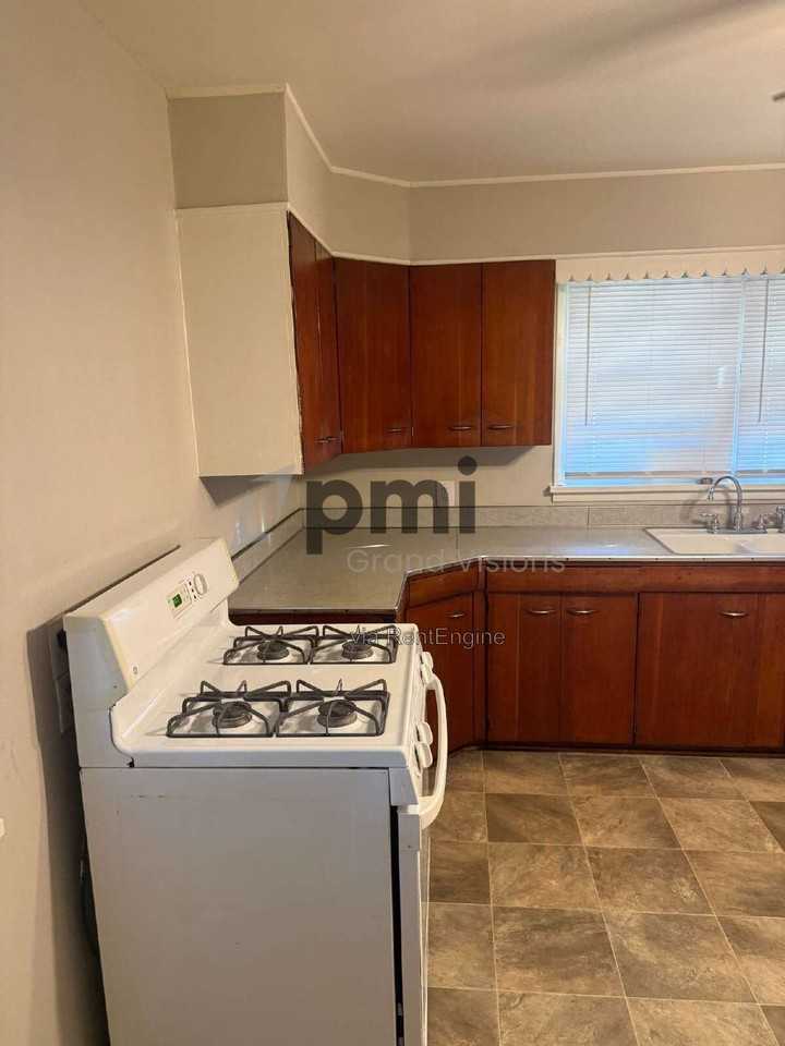 2060 N Water St - Photo 4 of 23