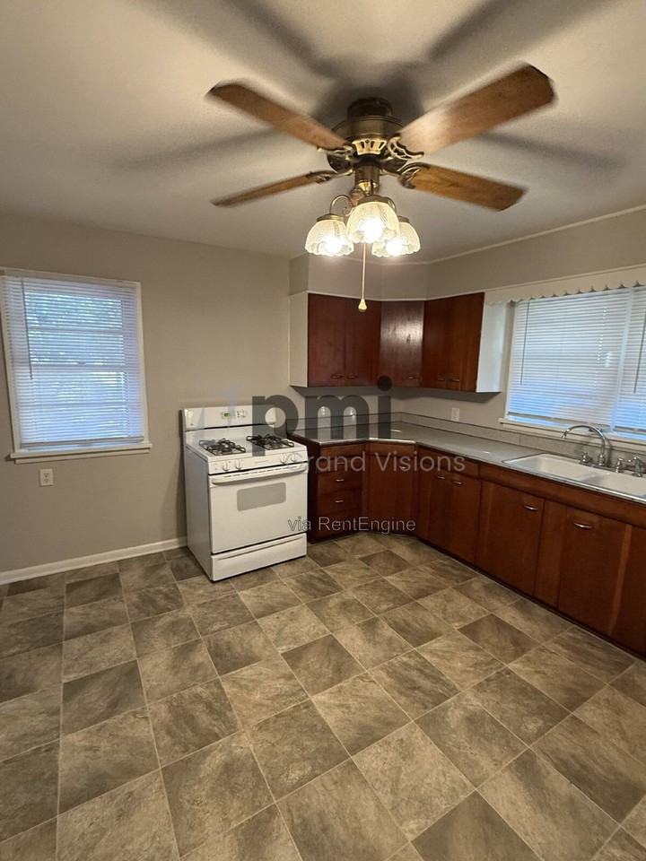 2060 N Water St - Photo 5 of 23