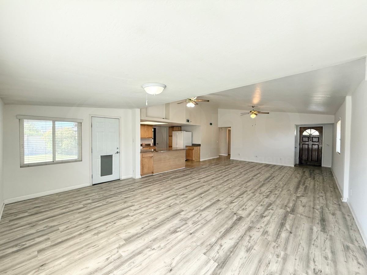 2025 E Chicago St - Photo 4 of 18