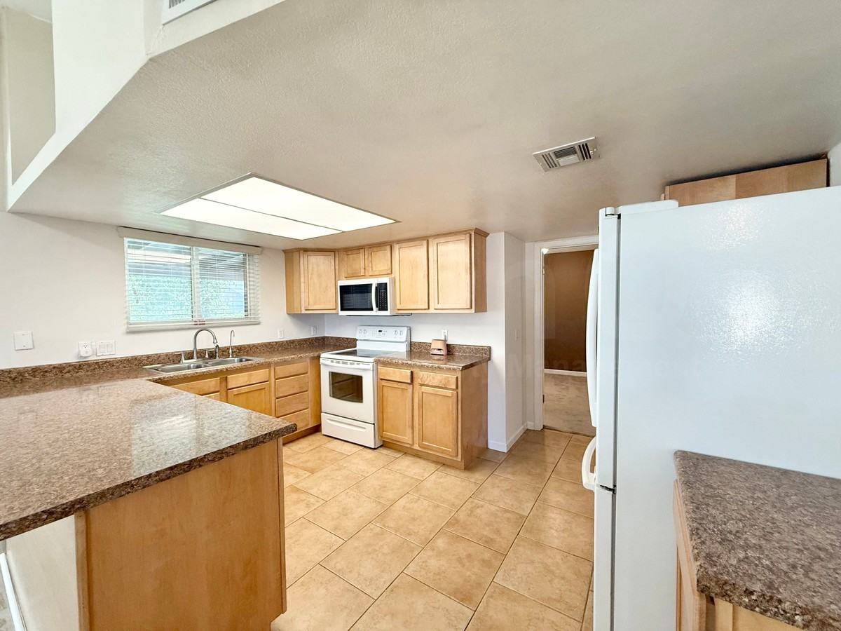 2025 E Chicago St - Photo 5 of 18