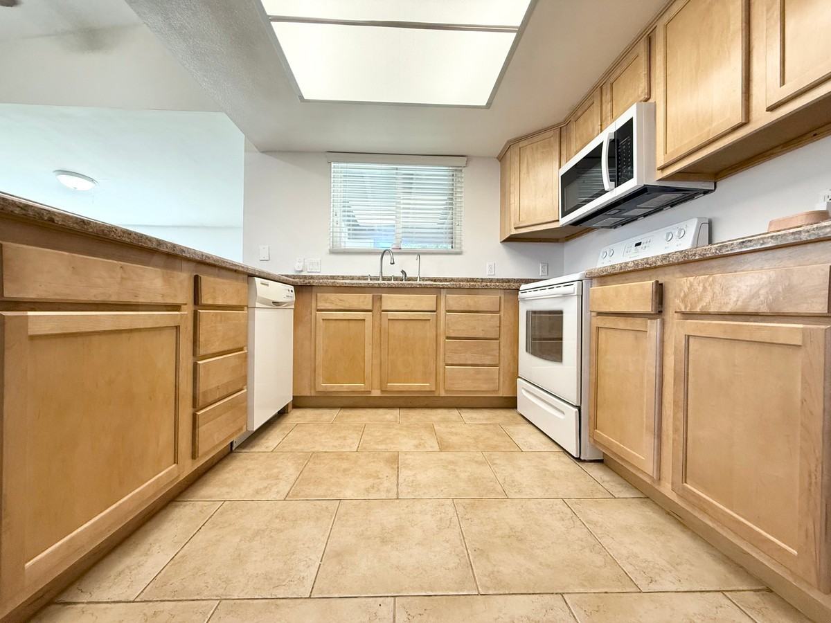 2025 E Chicago St - Photo 6 of 18