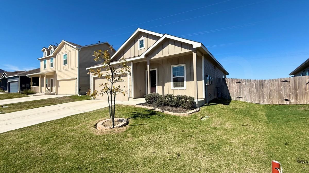 2816 Schwartz Ln - Photo 3 of 17