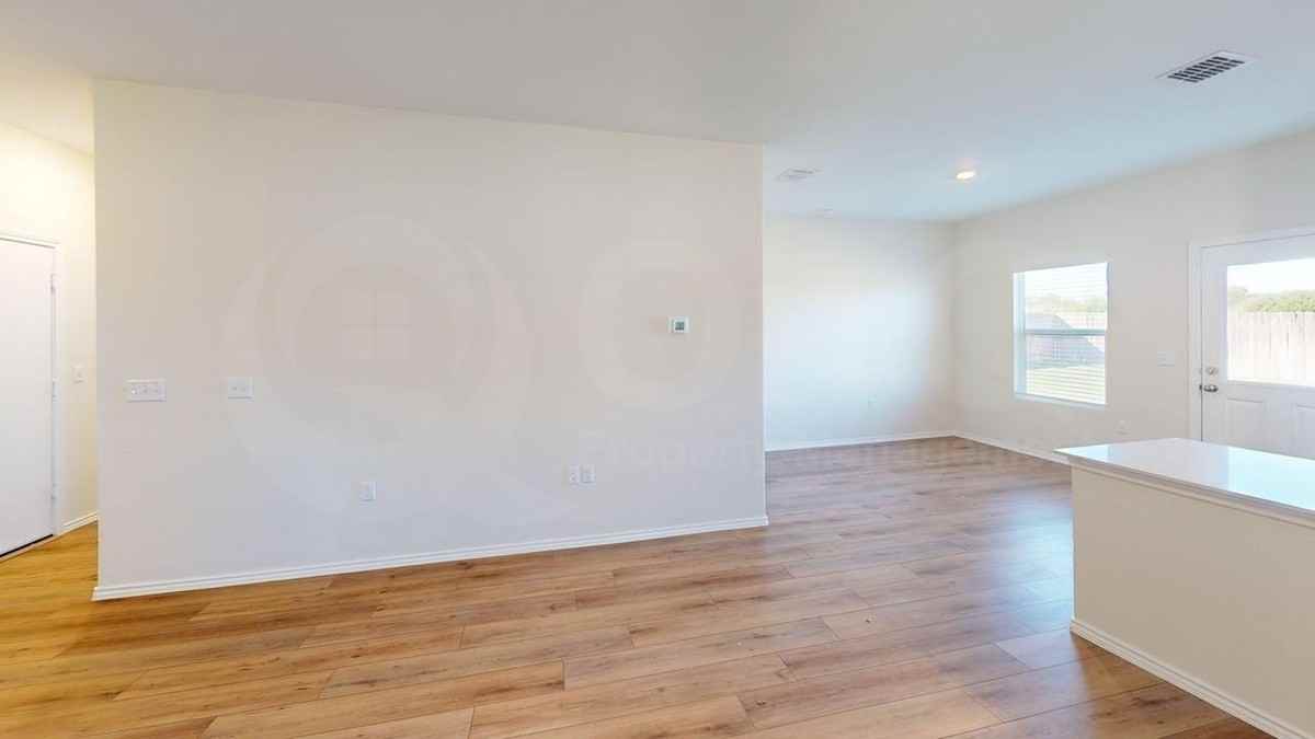 2816 Schwartz Ln - Photo 5 of 17