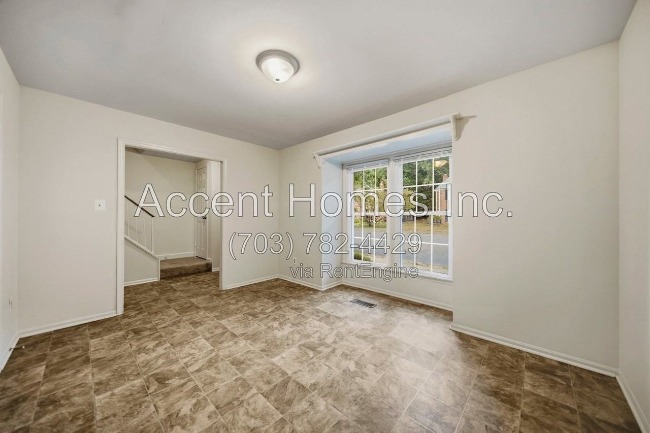 7915 Birchtree Ct - Photo 4 of 34