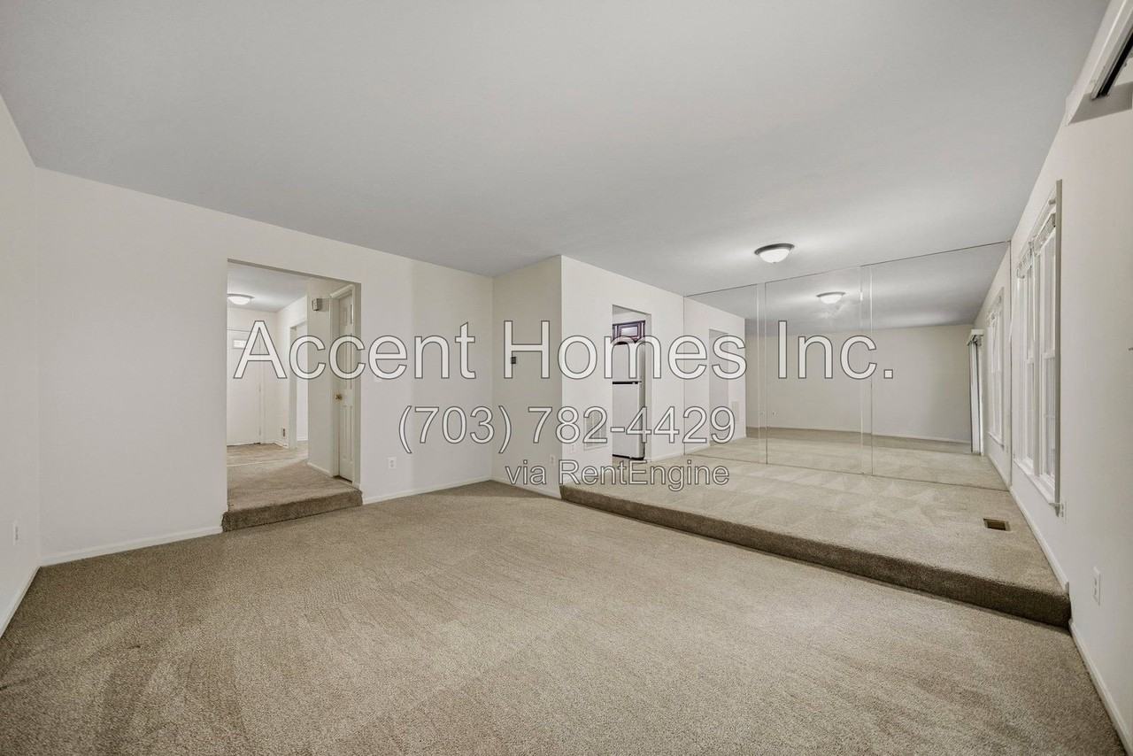 7915 Birchtree Ct - Photo 6 of 34