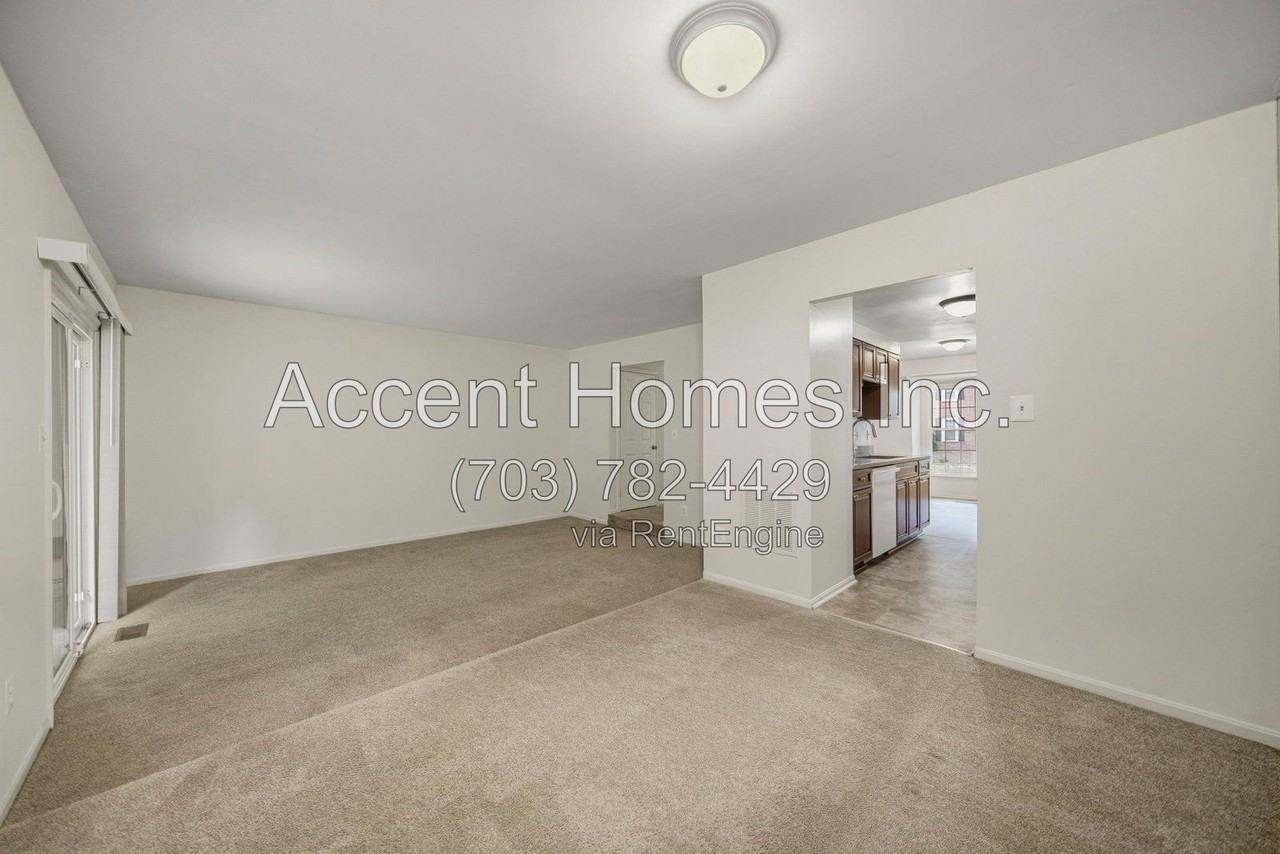 7915 Birchtree Ct - Photo 7 of 34