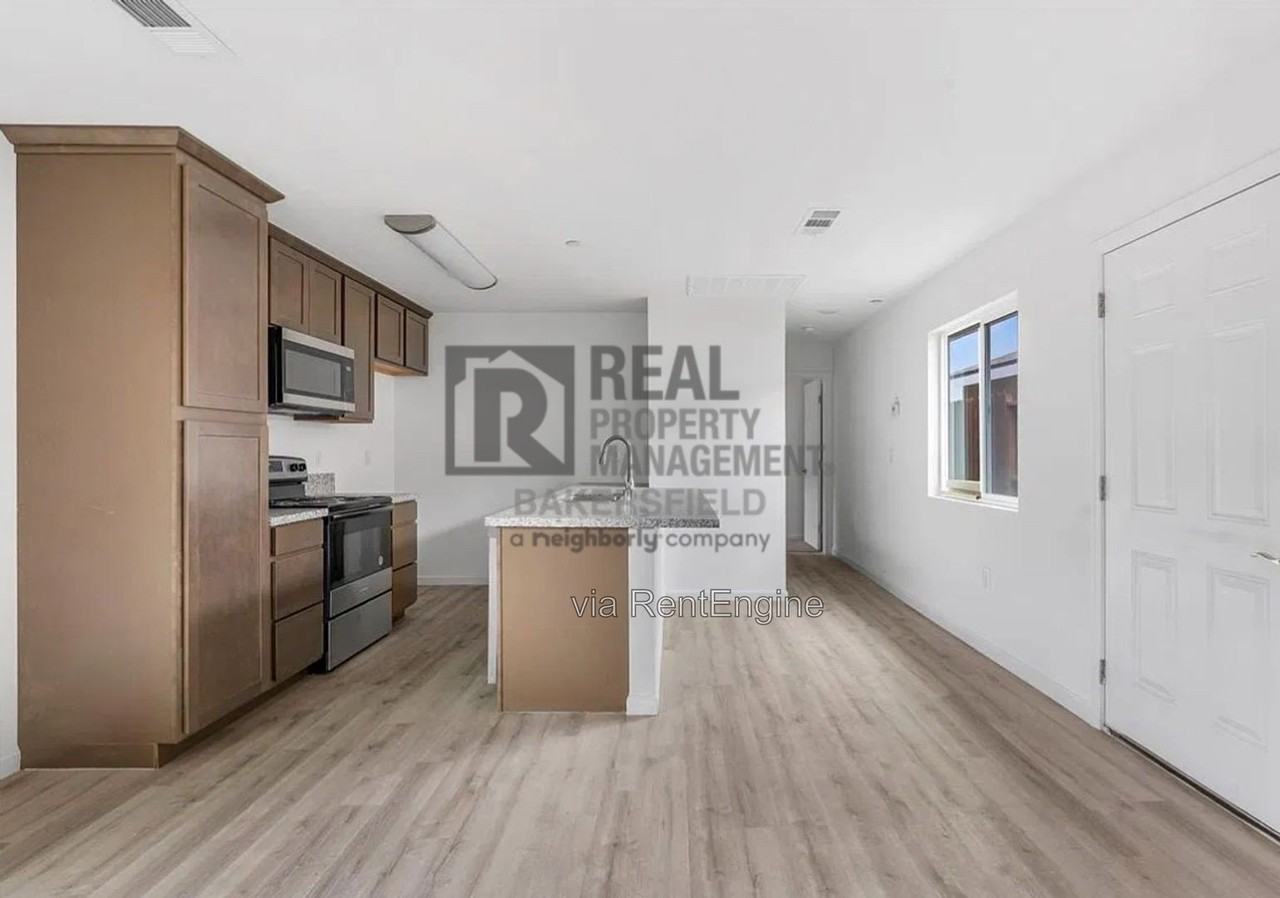 1415 Oregon St #B - Photo 4 of 10