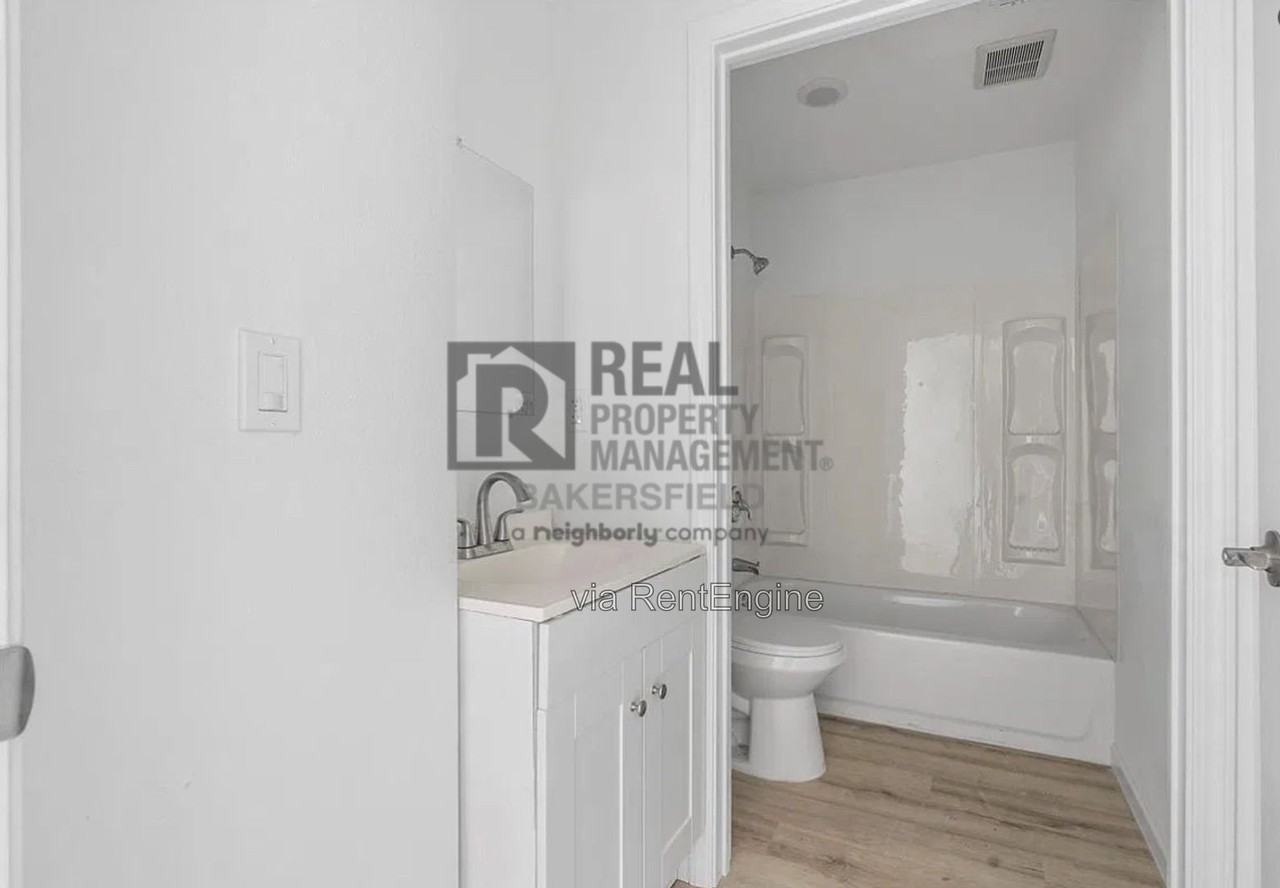 1415 Oregon St #B - Photo 5 of 10