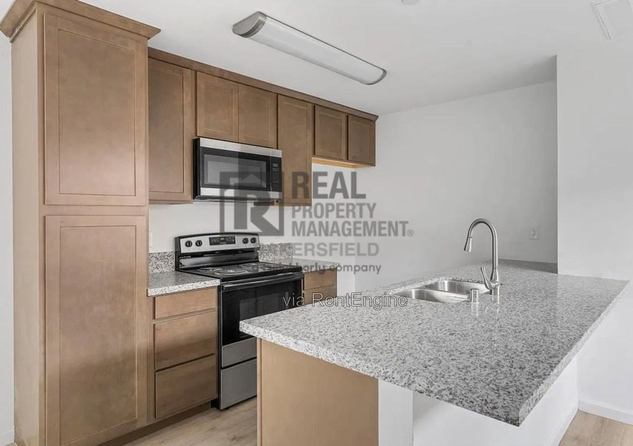 1415 Oregon St #B - Photo 6 of 10