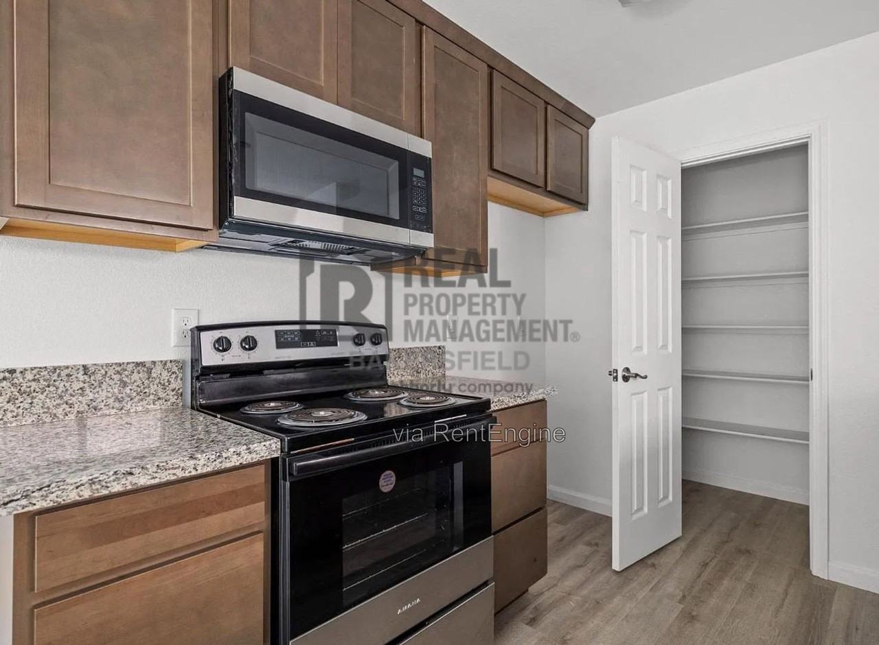 1415 Oregon St #A - Photo 6 of 14