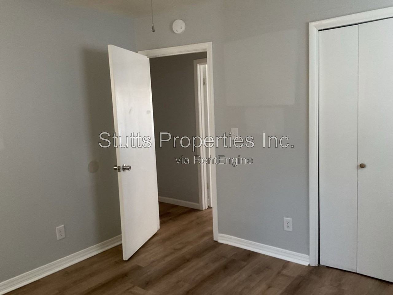 1721 Northern Blvd - Photo 3 of 8